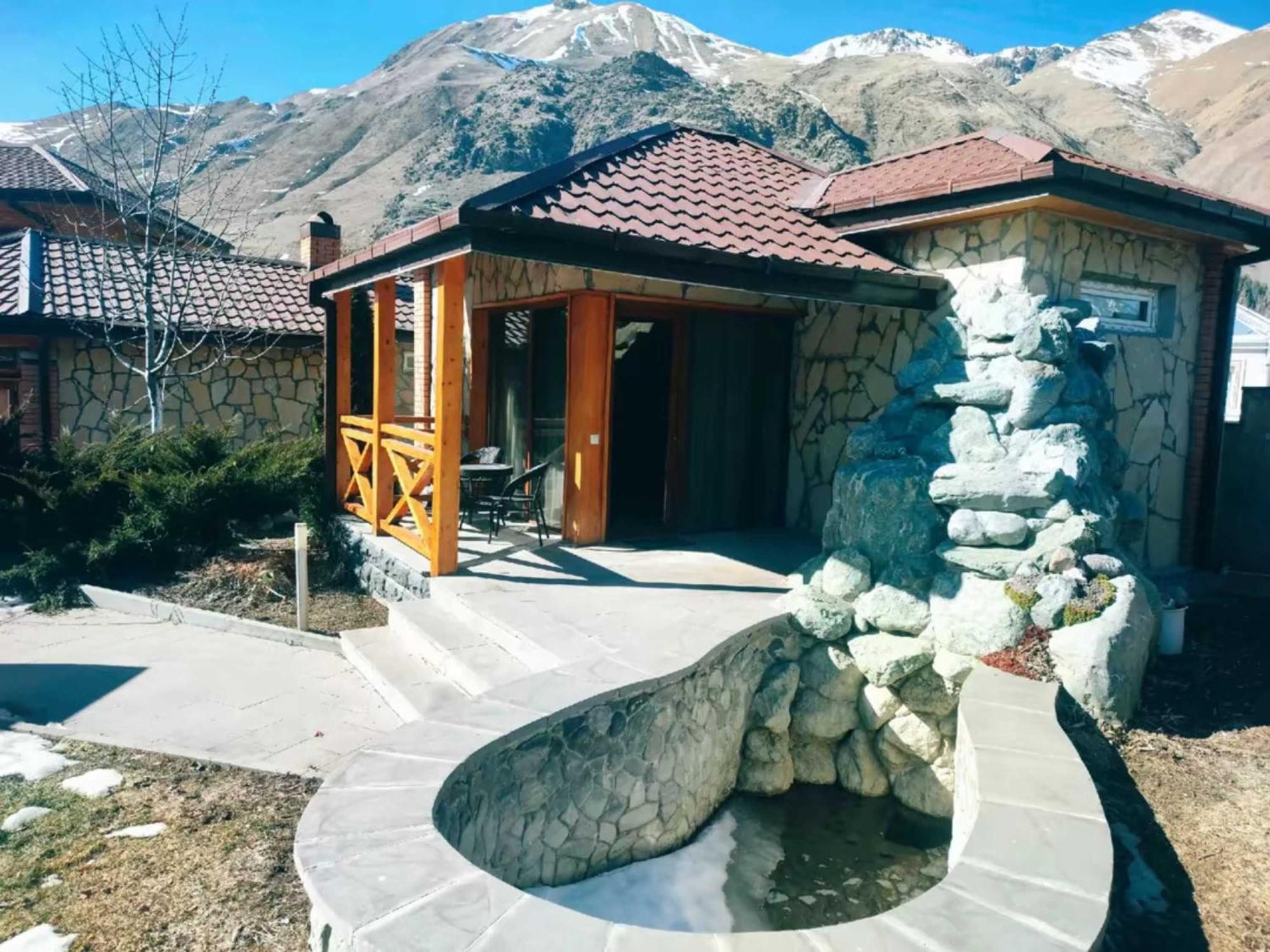 Vardisubani Villa 卡兹贝吉 外观 照片
