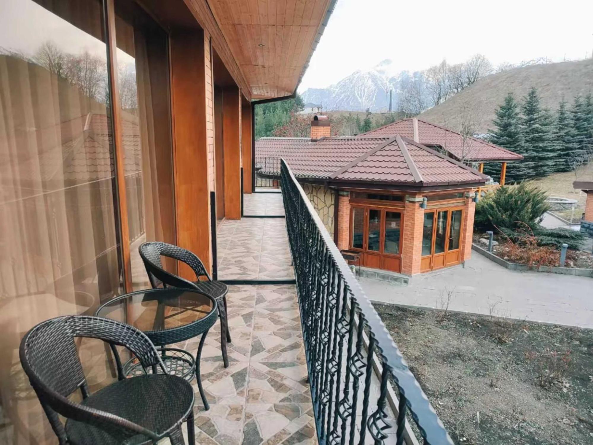 Vardisubani Villa 卡兹贝吉 外观 照片