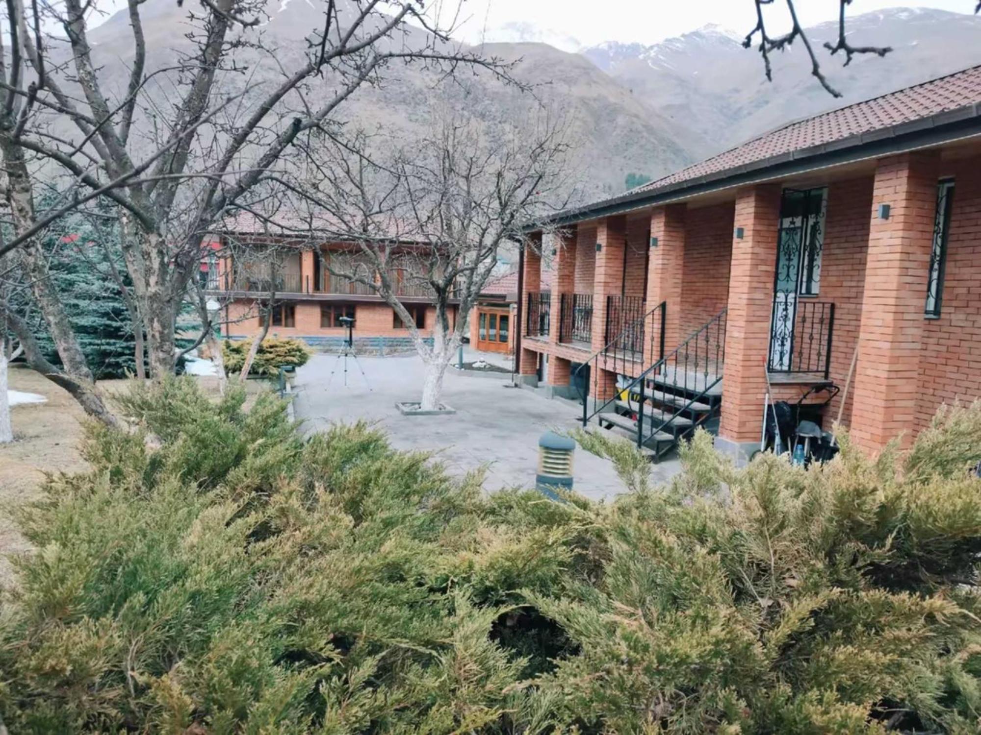 Vardisubani Villa 卡兹贝吉 外观 照片