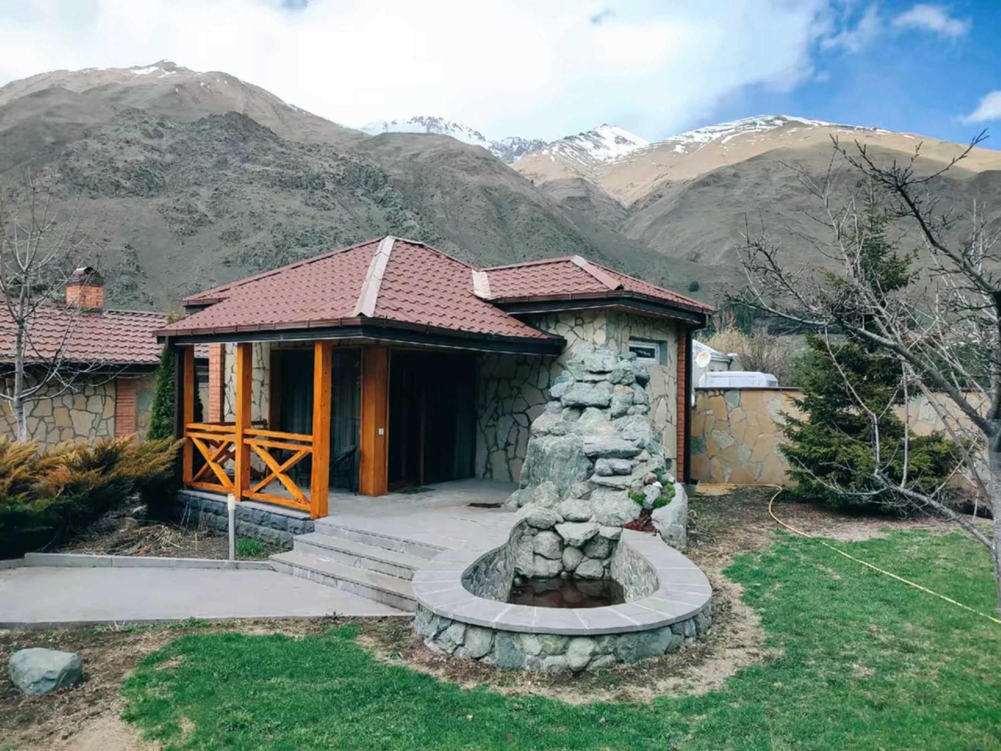 Vardisubani Villa 卡兹贝吉 外观 照片